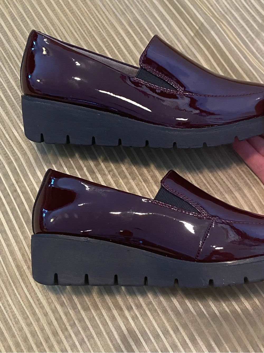 NWT EARTH women Burgundy brown Patent Glossy Leather platforms, size 7.5 - Picture 8 of 15